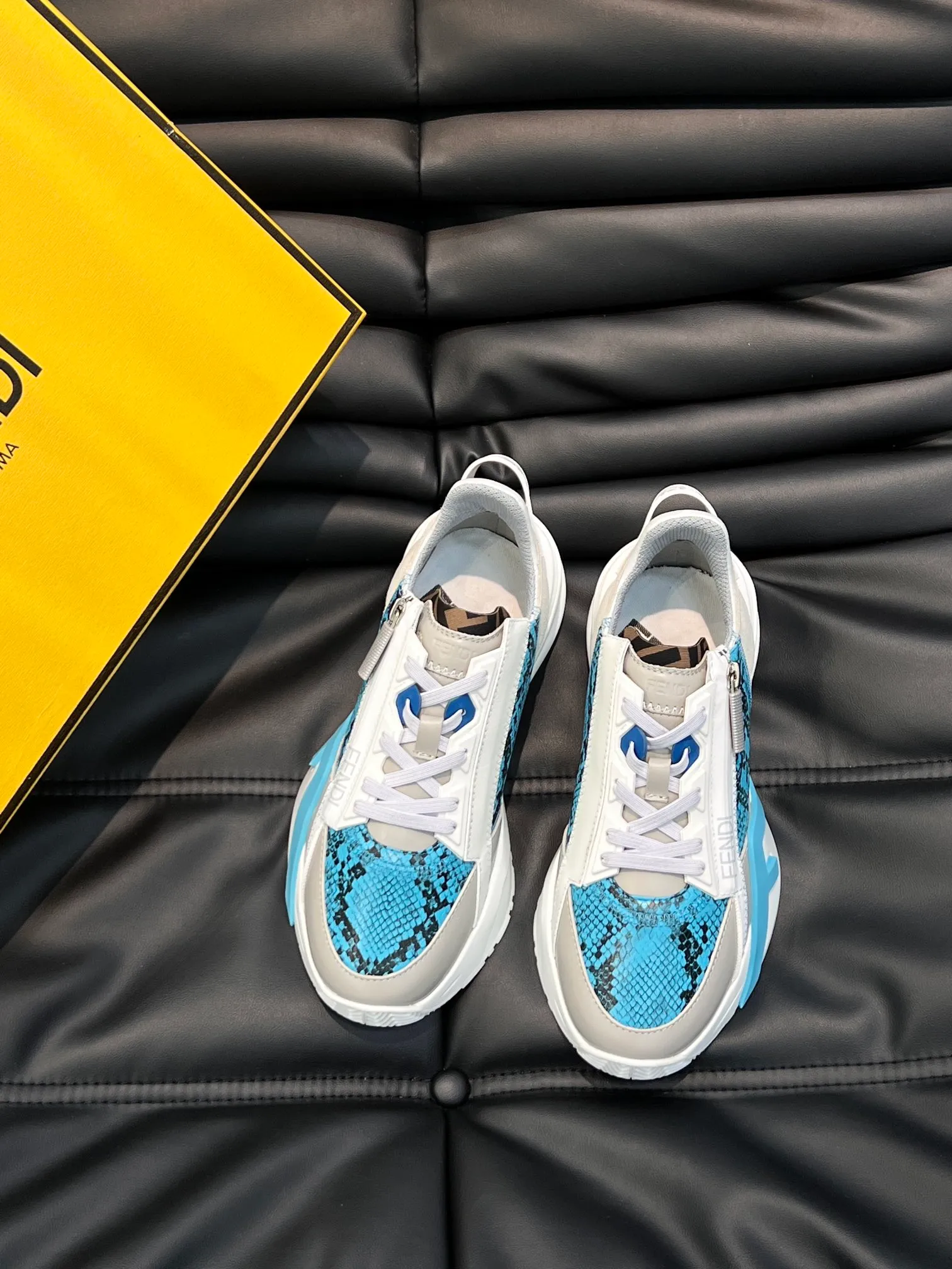 Men's shoes 💰p560 "Fend*" new men's casual sports shoes, equipped with elastic straps, side zippers, and corrugated soles engraved with F. Embossed Fendi Flow lettering on the heel. Made of technical fabric and a mix of blue and suede. Decorated with Lycra® details. FF graphic tongue. Ultra-light and wear-resistant EVA sole. Size: 38-44
